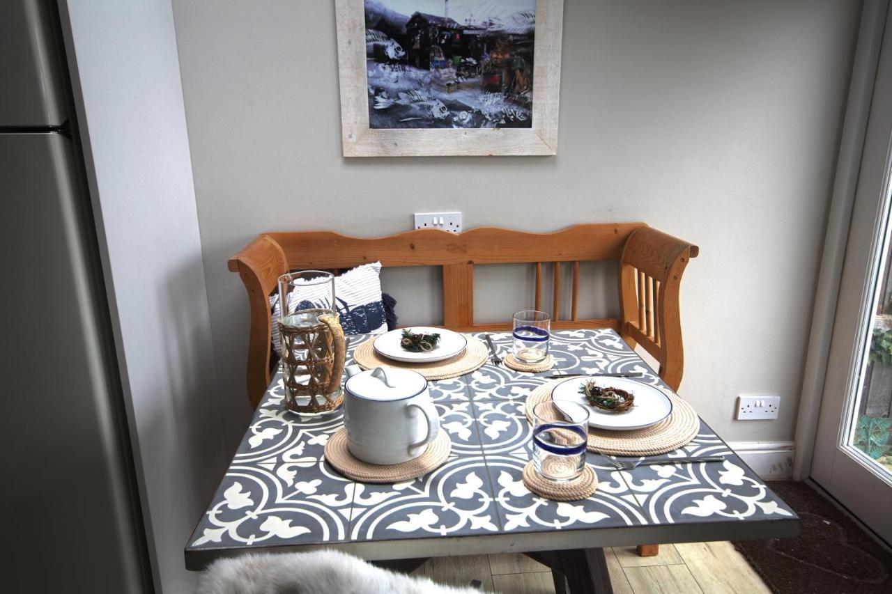 Sea Hollies Villa อเบอร์ดูร์ ภายนอก รูปภาพ